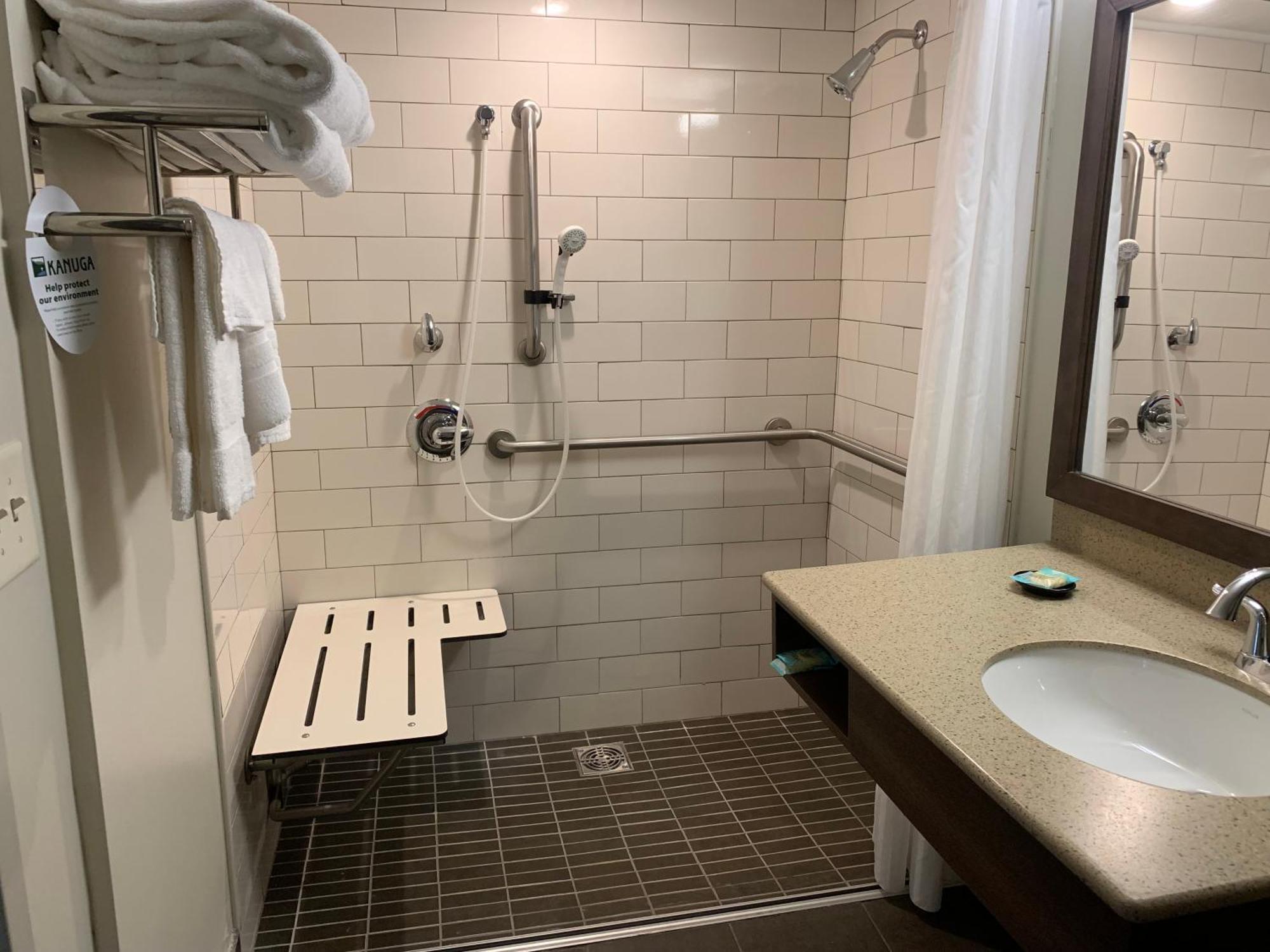 הנדרסונוויל Kanuga Inn & Lodging מראה חיצוני תמונה